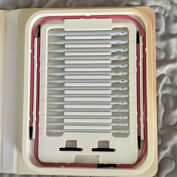 Denise Interchangeable Knitting Needles Set - Pink and White - Picture 4 of 4